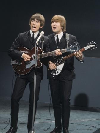 john_lennon_and_george_harrison_2.jpg