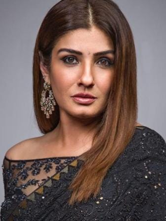 Mob attacks actress Raveena Tandon outside her home