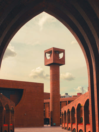 Masjid-e-Zainab, IUT