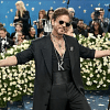 SRK makes memorable Met Gala debut in Sabyasachi SRK makes memorable Met Gala debut in Sabyasachi