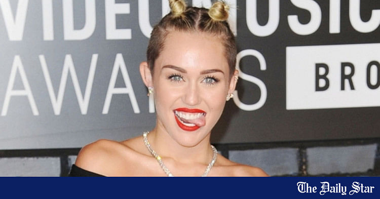 Miley Cyrus Makes Necklace With Her Wisdom Tooth The Daily Star