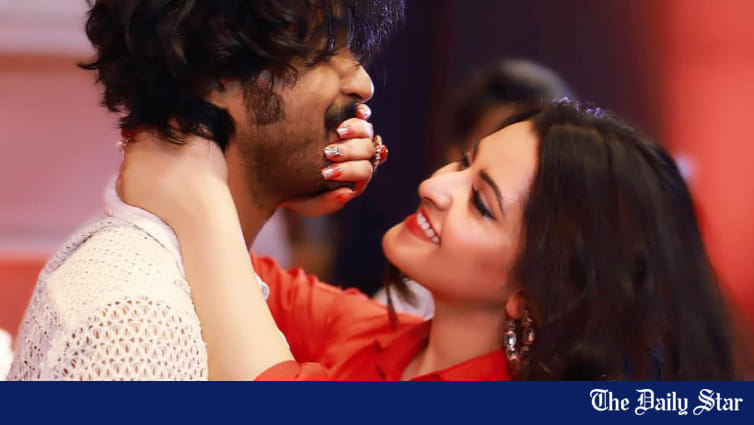 Pori Moni announces marriage to Razz, expecting first child | Daily Star