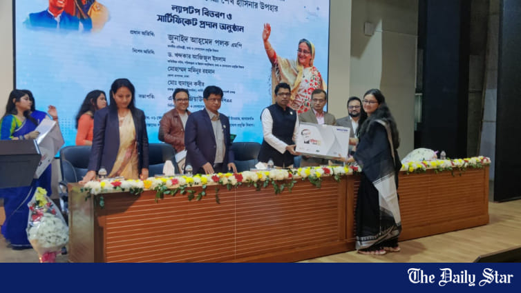 ICT division hands 318 laptops to freelancers - Vimarsana News