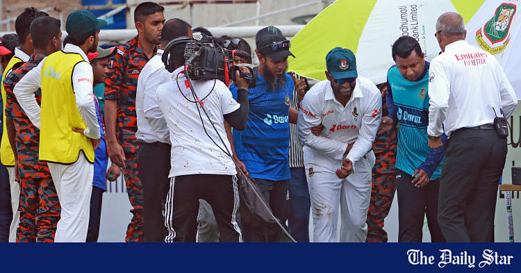 tamim-suffers-injury-goes-off-the-field