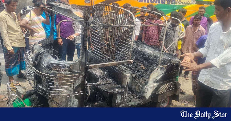 5-of-a-family-hurt-as-auto-rickshaw-catches-fire