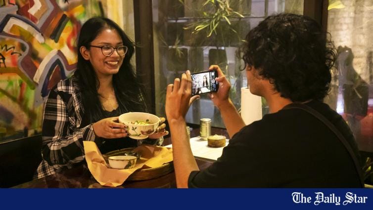 Inside the world of food vlogging - Vimarsana News