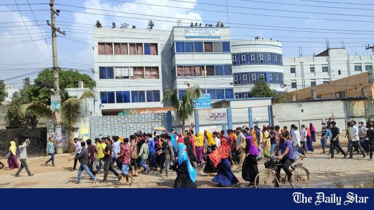 RMG workers clash with police in Savar, Ashulia - Vimarsana News