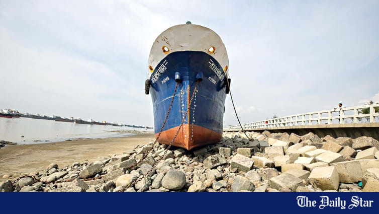30 vessels wash ashore in Patenga - Vimarsana News