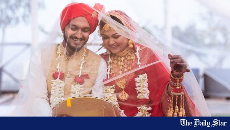 Mousumi Hamid's wedding wardrobe: A tale of red Benarasi and minimalism - Vimarsana News