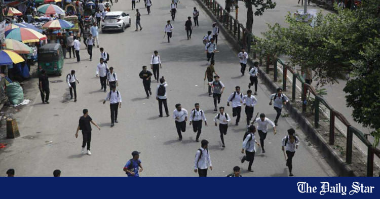 7 hurt as students of Dhaka College, City College clash