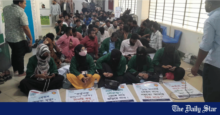 Community health workers continue protest for 16 months’ unpaid salary