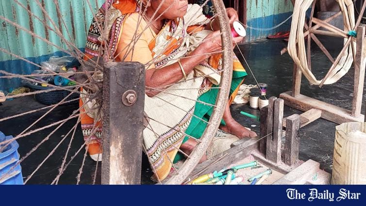 Handlooms fall silent as weavers see profits shrink - Vimarsana News
