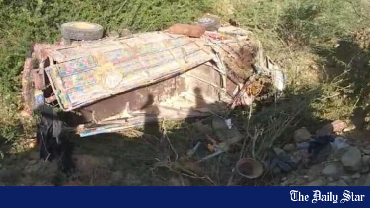 17 killed as truck carrying pilgrims plunges into ravine in Pakistan - Vimarsana News
