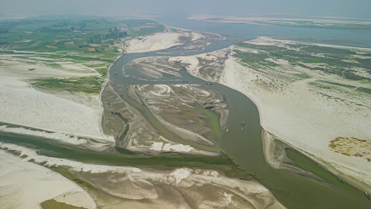 Shrinking Jamuna River, Jamuna in Bogura’s Sariakandi upazila, Jamuna River, Jamuna's river-bed shrinking, Bangladesh waterways shrinking, Challenges of Jamuna River's Seasonal Changes in Bogura, Dry Season Narrows Jamuna Channel in Bogura