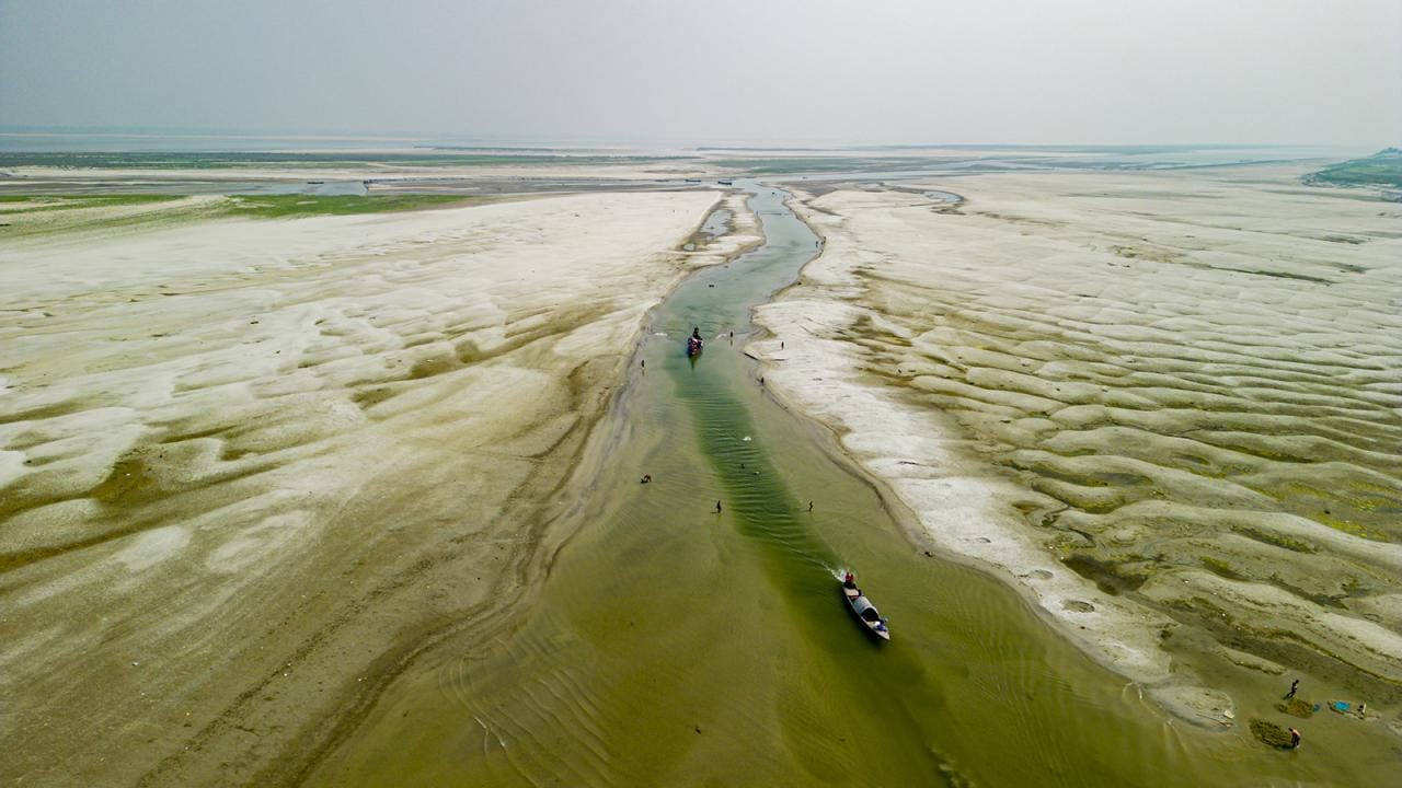 Shrinking Jamuna River, Jamuna in Bogura’s Sariakandi upazila, Jamuna River, Jamuna's river-bed shrinking, Bangladesh waterways shrinking, Challenges of Jamuna River's Seasonal Changes in Bogura, Dry Season Narrows Jamuna Channel in Bogura