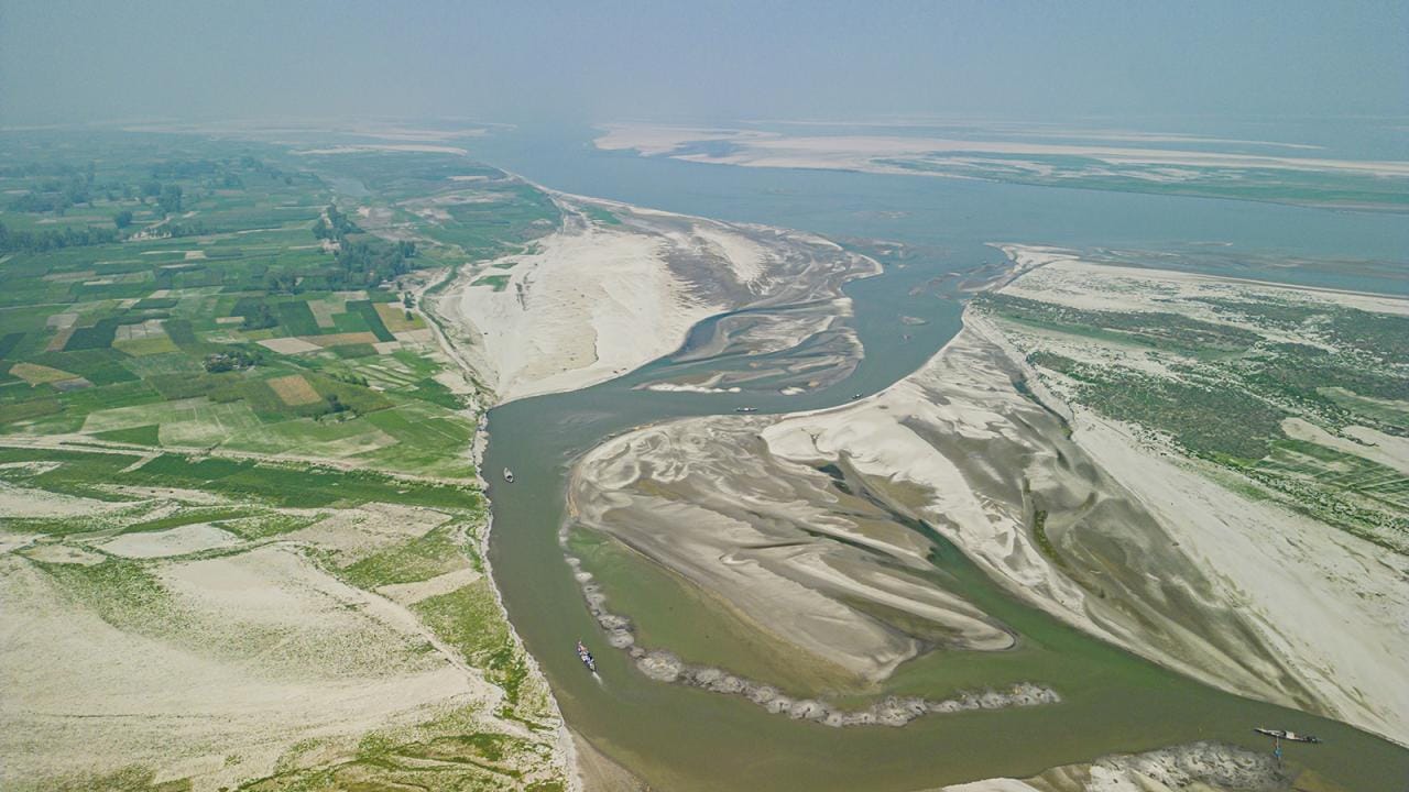 Shrinking Jamuna River, Jamuna in Bogura’s Sariakandi upazila, Jamuna River, Jamuna's river-bed shrinking, Bangladesh waterways shrinking, Challenges of Jamuna River's Seasonal Changes in Bogura, Dry Season Narrows Jamuna Channel in Bogura