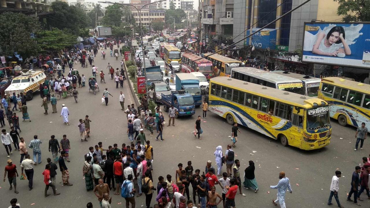 unruly bus drivers at mirpur-10