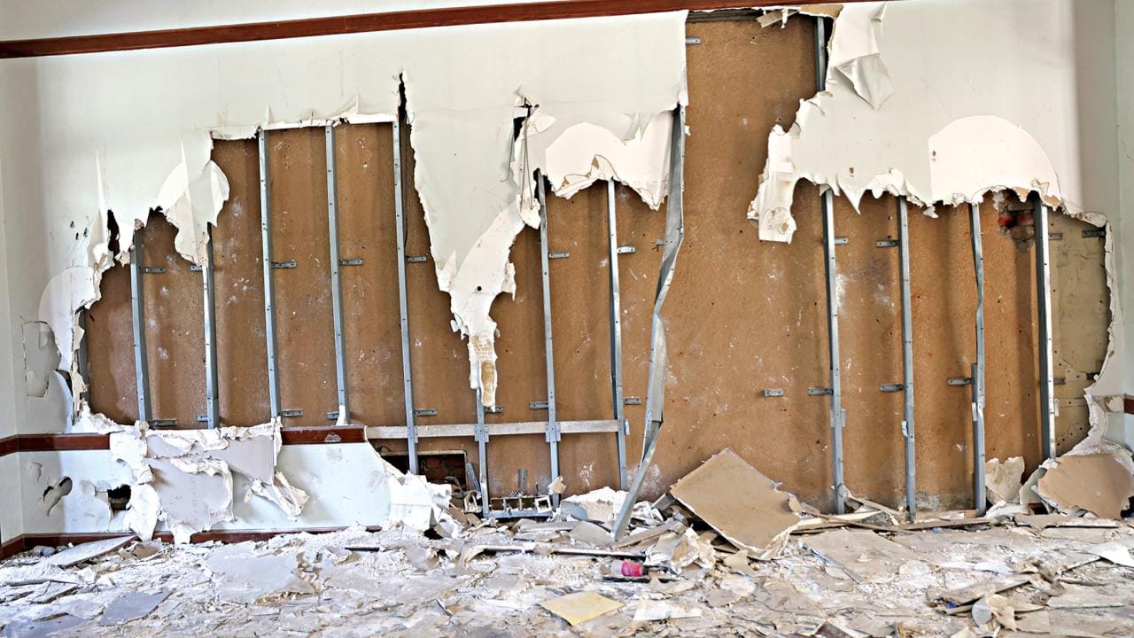 guards at Gono Bhaban