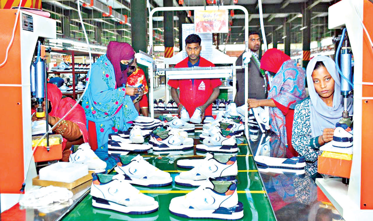 প্রবাসী ভাইদের তৈরি, গ্রামীণ কারখানাগুলি বিদেশে জুতা পাঠায়,,,