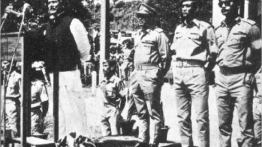 Bangabandhu speaks at Comilla Cantonment Bangabandhu speaks at Comilla Cantonment