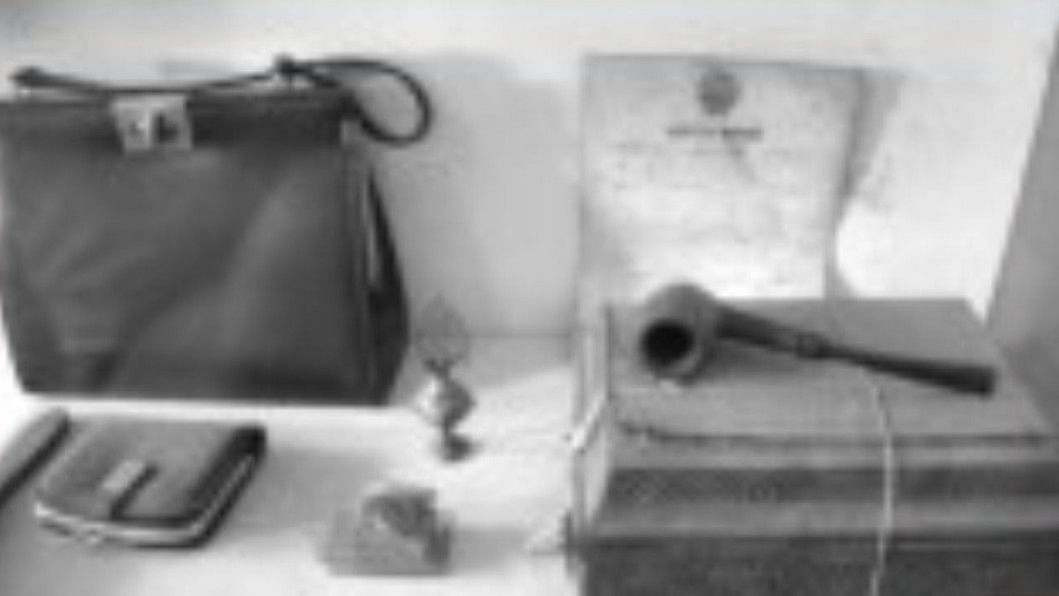 Bangabandhu's pipe and his family's used items. Bangabandhu's pipe and his family's used items.