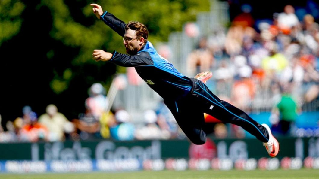Daniel Vettori in action Daniel Vettori in action