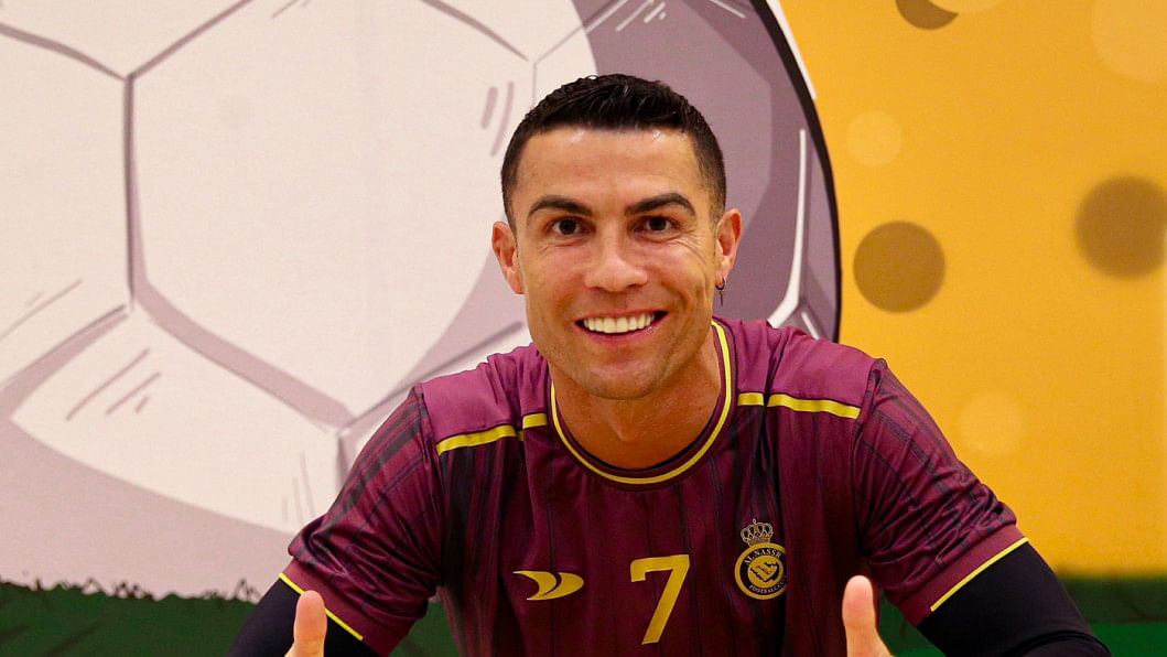 Al Nassr honour Ronaldo with special cake | The Daily Star