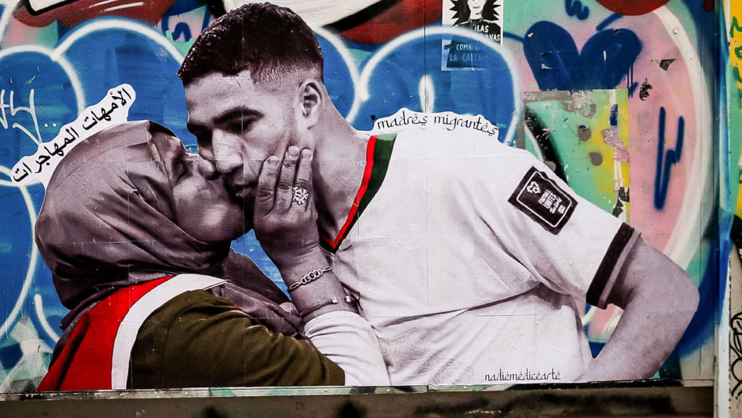 Stunning mural in Barcelona immortalises Morocco star Hakimi's World Cup  celebration with his mum