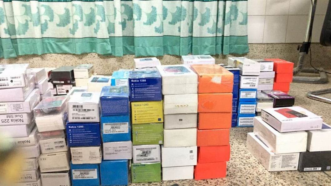 147 illegal handsets worth Tk 15 lakh seized 147 illegal handsets worth Tk 15 lakh seized