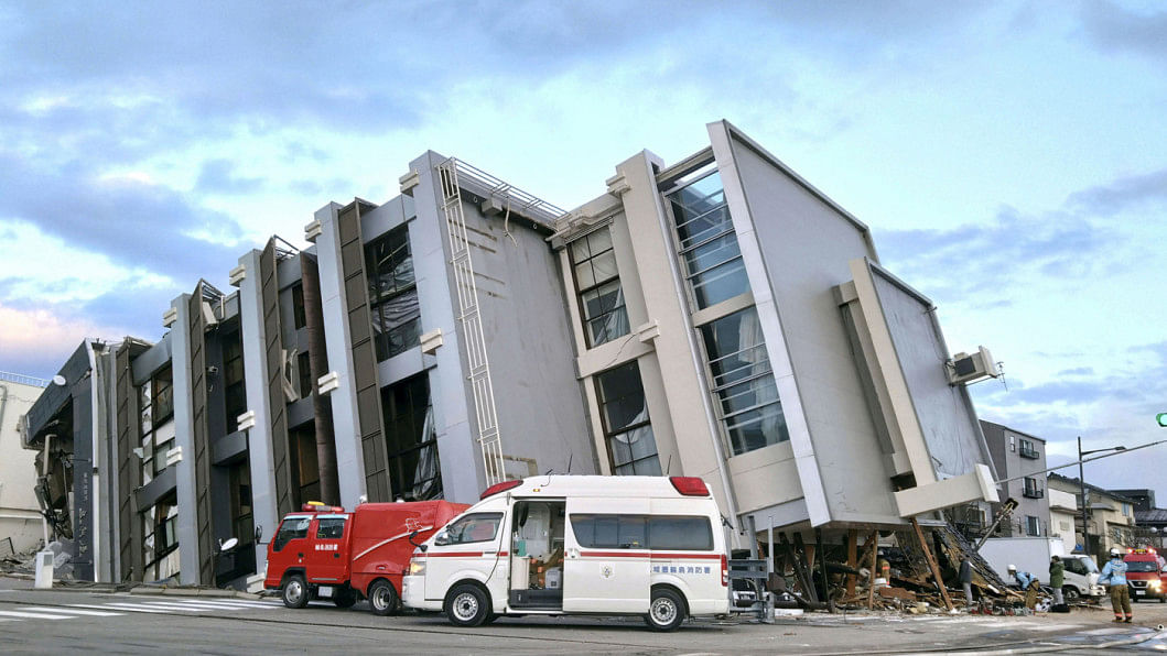 japan earthquake, Japan earthquake updates, Earthquake prompts tsunami warning for Japan, Japan hit by series of earthquakes, Magnitude 7.4 earthquake strikes Japan,