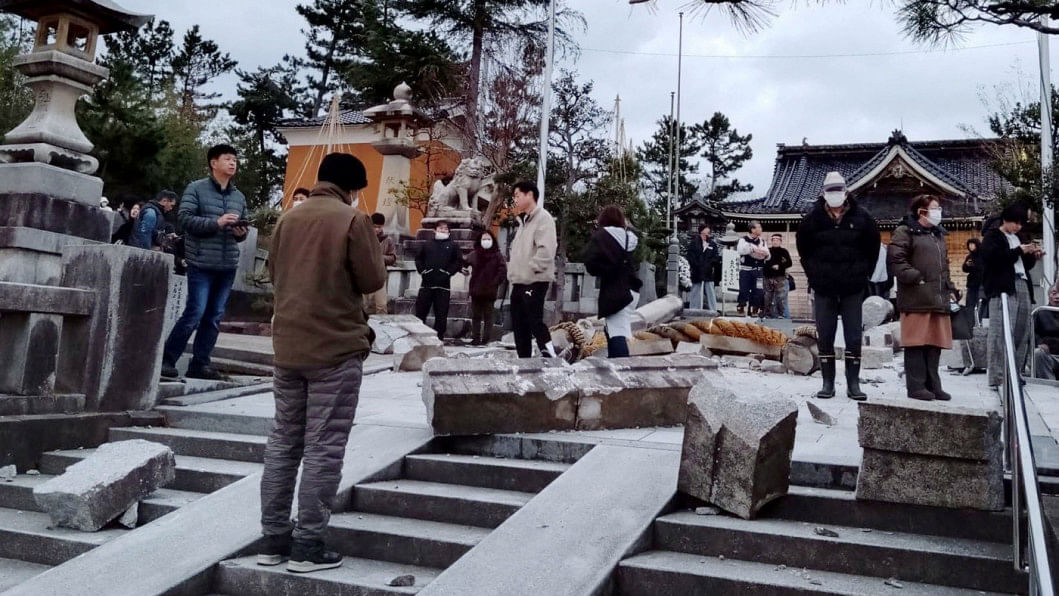 japan earthquake, Japan earthquake updates, Earthquake prompts tsunami warning for Japan, Japan hit by series of earthquakes, Magnitude 7.4 earthquake strikes Japan,