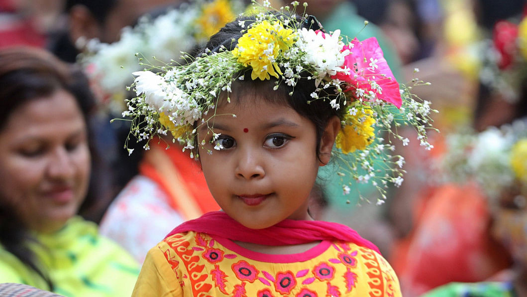 Festival of colours as Charukola welcomes Bashanta Festival of colours as Charukola welcomes Bashanta