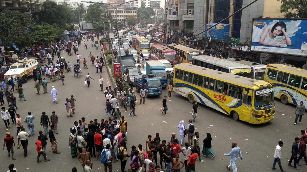 unruly bus drivers at mirpur-10 unruly bus drivers at mirpur-10