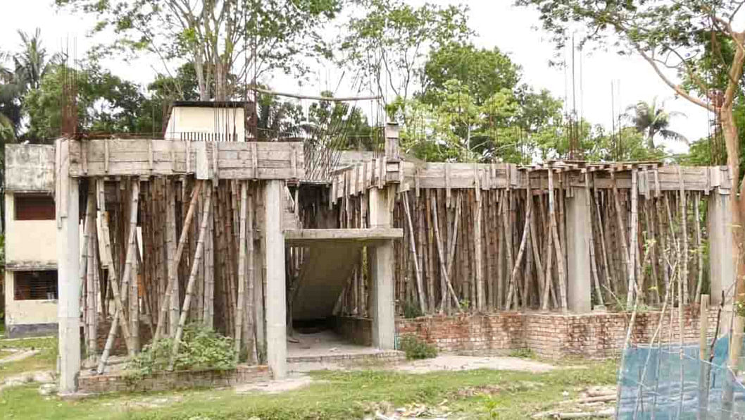 thedailystar.net - KM Habibur Rahman - Locals suffer as hospital project stalls for 17 years