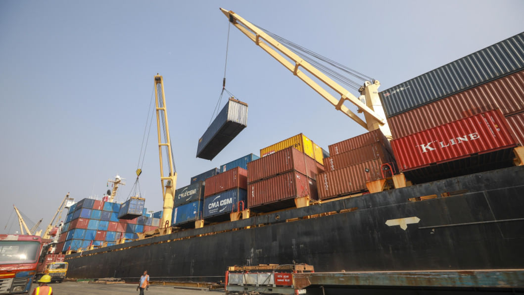 Chattogram port gets 14 gantry cranes