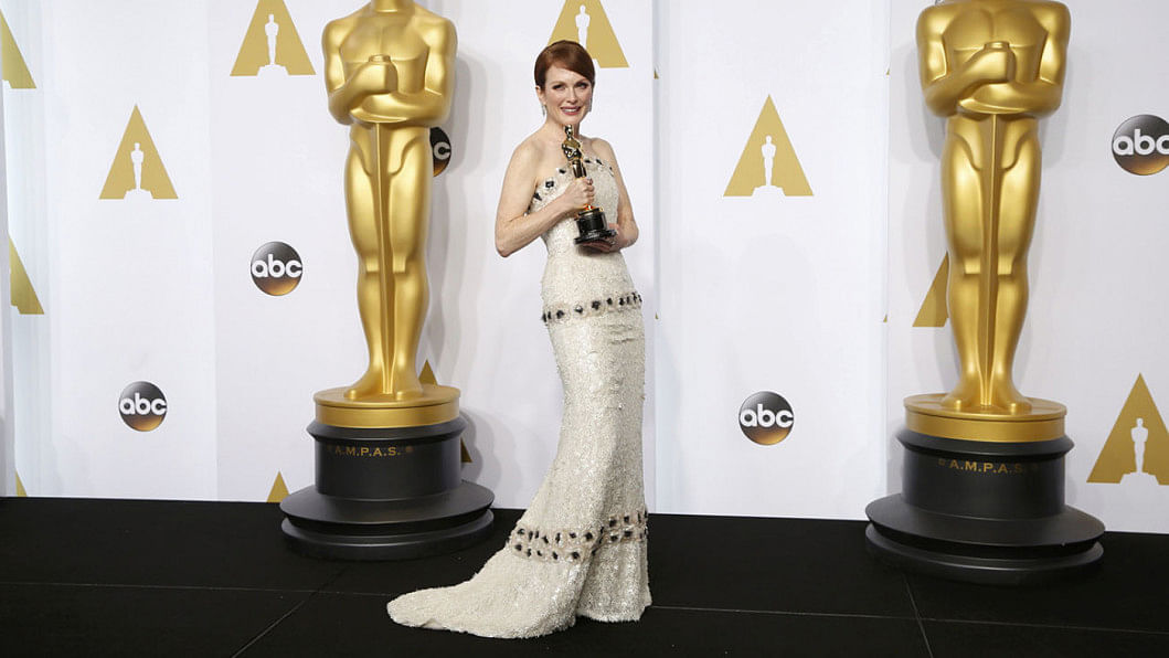 Julianne Moore Julianne Moore poses with her Oscar for best actress for her role in "Still Alice" backstage at the 87th Academy Awards in Hollywood, California February 22, 2015.