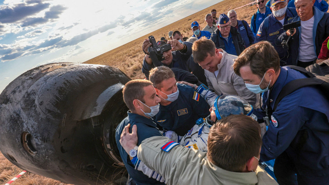 3 astronauts land in Kazakh steppe after a year on ISS | The Daily Star
