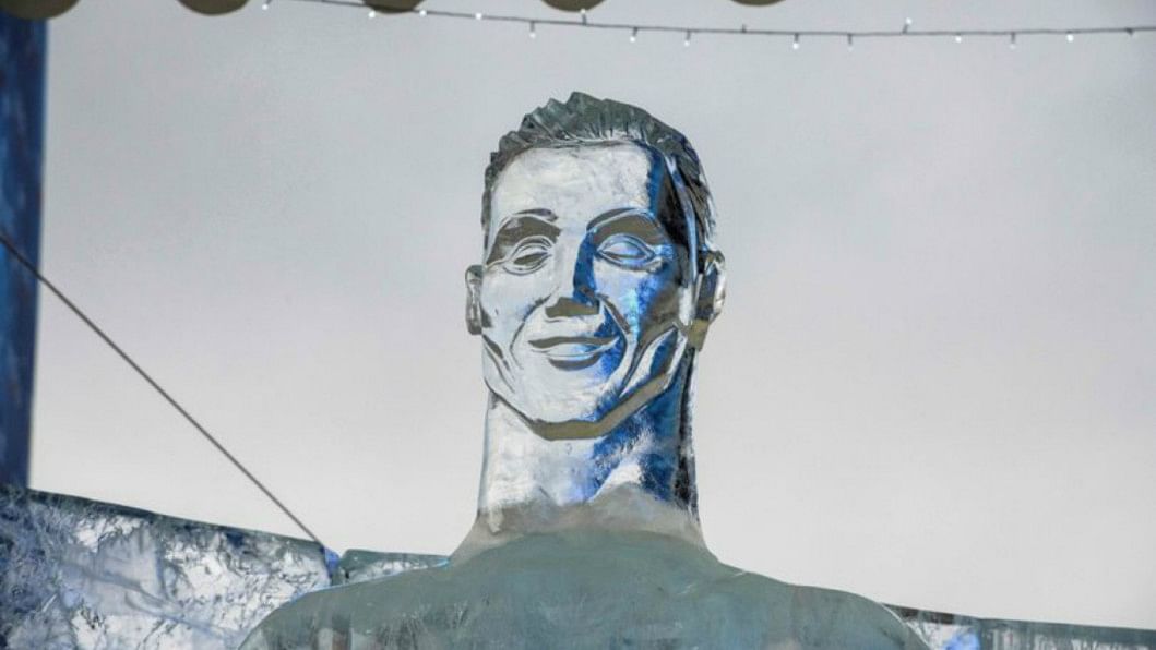 Cristiano Ronaldo's new ice sculpture Cristiano Ronaldo's new ice sculpture