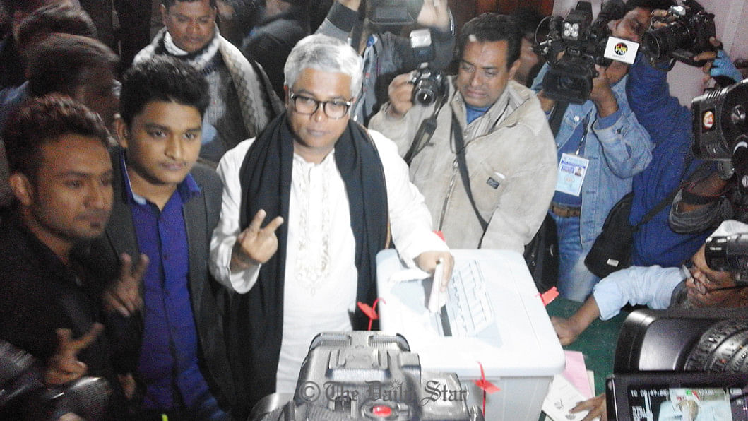 Adarsha School polling centre in Narayanganj city Adarsha School polling centre in Narayanganj city