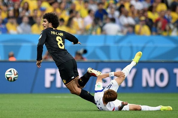 Belgium's midfielder Marouane Fellaini (L) is tackled by South Korea's midfielder Ki Sung-Yueng during a Group H football match between South Korea and Belgium at the Corinthians Arena in Sao Paulo during the 2014 FIFA World Cup on June 26, 2014. Photo: Getty Images