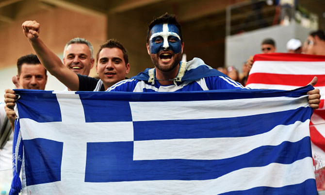 Greek fans cheer prior to a Round of 16 football match between Costa Rica and Greece at Pernambuco Arena in Recife during the 2014 FIFA World Cup on June 29, 2014. Photo: Getty Images