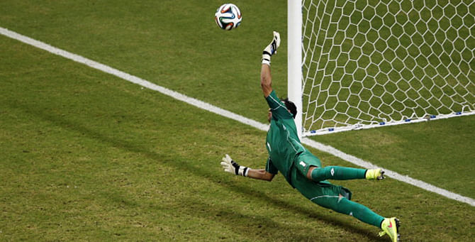 Costa Rica goalkeeper Keylor Navas makes the winning save during the penalty shootout after the extra time in their round of 16 football with Greece in Recife during the 2014 FIFA World Cup on June 29, 2014. Photo: Getty Images