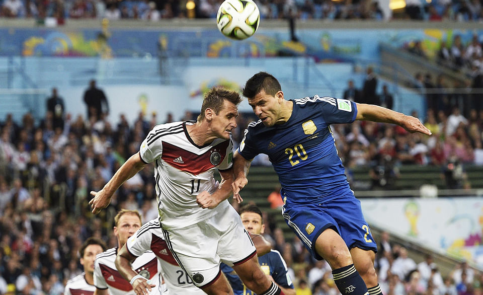 Germany's forward Miroslav Klose and Argentina's forward Sergio Aguero in action during the 2014 FIFA World Cup Brazil Final match between Germany and Argentina at Maracana on July 13, 2014 in Rio de Janeiro, Brazil. Photo: Getty Images