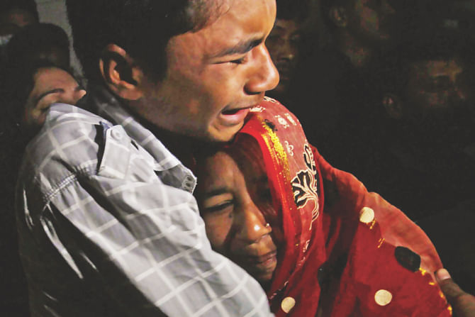 Relatives of a critically injured victim crying. Photo: Anisur Rahman