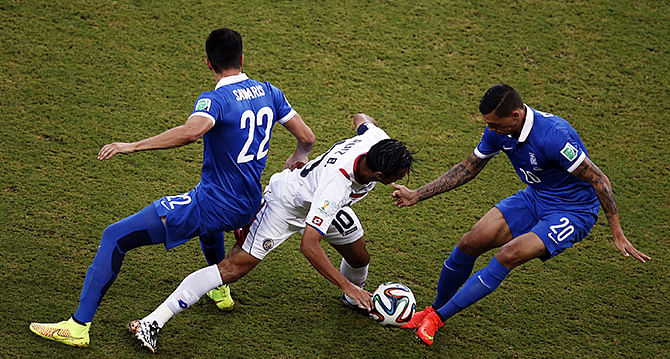 Greece's midfielder Andreas Samaris (L) and defender Jose Holebas (R) challenge Costa Rica's forward Bryan Ruiz during the round of 16 football match between Costa Rica and Greece at Pernambuco Arena in Recife during the 2014 FIFA World Cup on June 29, 2014. Photo: Getty Images