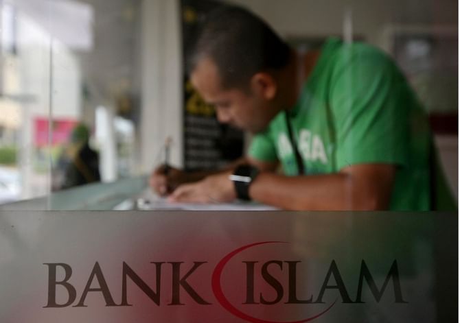 A customer visits the Bank Islam branch office in outside Kuala Lumpur on November 6, 2013. Photo: REUTERS/File