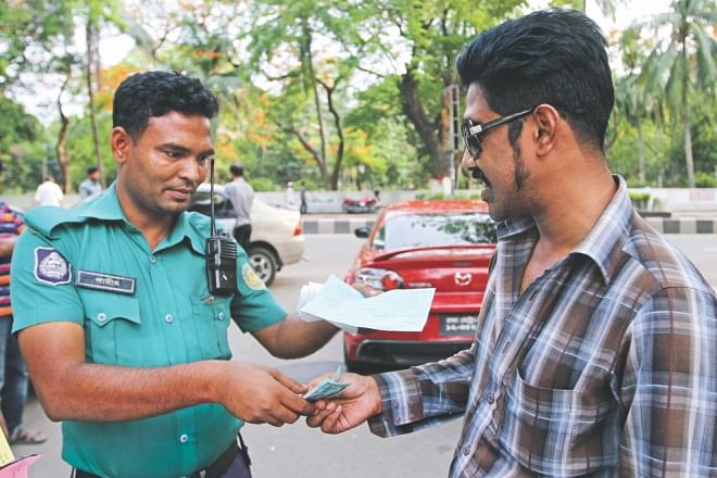 The driver of the sports car paying the Tk 1,250 fine. Photo: Amran Hossain