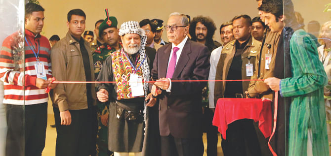 President Abdul Hamid (C) inaugurates Chobi Mela VIII. Photo Courtesy: DRIK