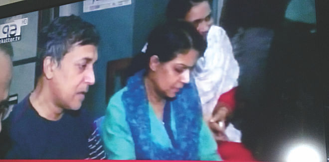 Abu Bakar Siddique with his wife Syeda Rizwana Hasan at Dhanmondi Police Station in the capital around 3:00am today, after he was freed by abductors near the Ansar camp in Mirpur around 11:00pm yesterday. Photo: Grab from Ekattor TV 