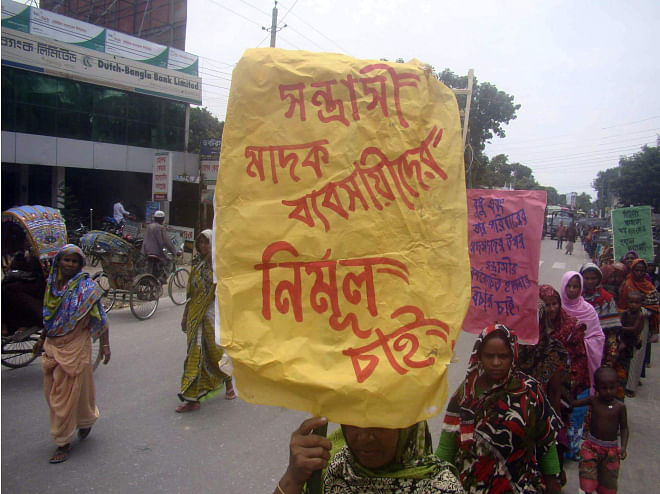 Several hundred people of Garialpara village in Panchagarh Sadar upazila take out a procession in the district town yesterday, demanding immediate arrest of a gang of drug peddlers who sell phensidyl openly at the village.  Photo: Star